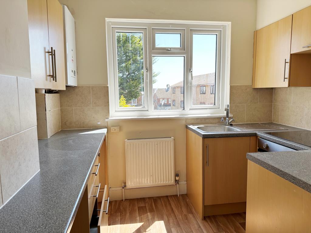 Lot: 81 - MIXED USE FREEHOLD BLOCK FOR INVESTMENT - Kitchen of Maisonette
